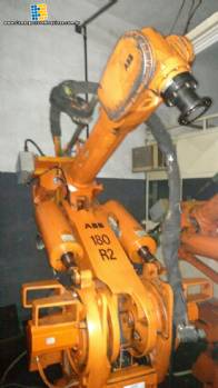 Rob�s industriais ABB e Fanuc