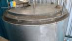 Tanque em inox isolado para 7.500 L com agitao