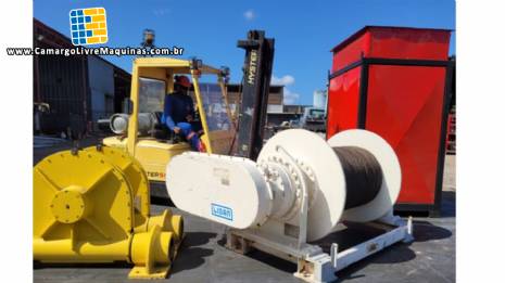 Guincho com acionamento hidrulico movimentao e atracao naval LIDAN