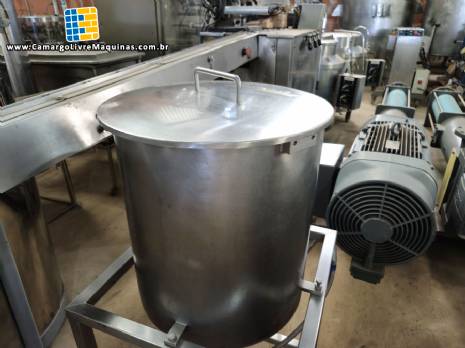 Tanque em a�o inox com sa�da inferior 50 litros