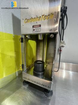 Tampadora em inox semi autom�tica CarbonaTech