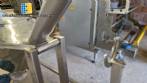 Rosca alimentadora transportadora helicoidal inclinada com silo receptor em ao inox