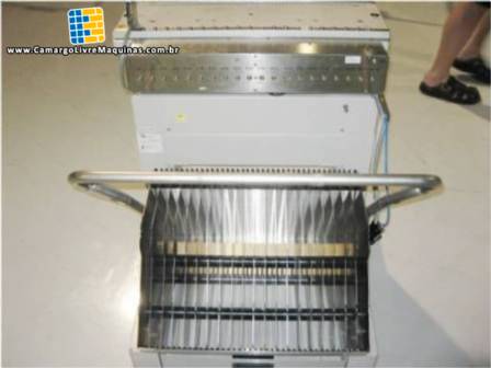 Alimentador de pe�as para centro de usinagem