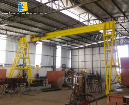 P�rtico para 10 toneladas e 30 metros de trilhos