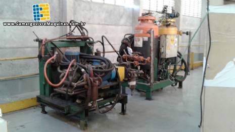 Injetora de poliuretano 1100 g / segundo Cannon