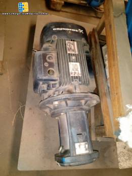 Bomba de alta press�o centro de usinagem tornos Grundfos