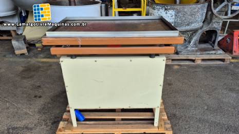 Mesa vibrat�ria para formas de chocolate Versao 2.0