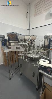 Envasadora dosadora rotativa com tampadora em inox para pastosos 4 bicos Milainox ano 2022