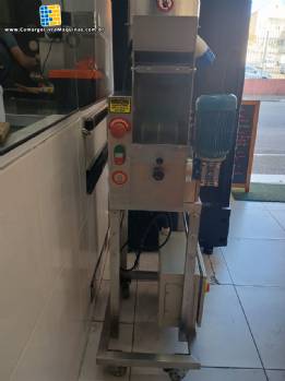 Máquina para fabricação de nhoque nhoqueira Italvisa F2 até 60 kg / hora Máquina para fabricação de nhoque nhoqueira Italvisa F2 até 60 kg / hora