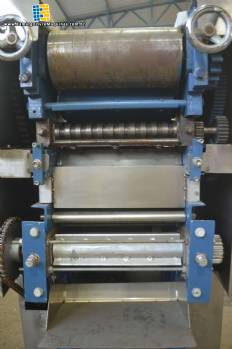 Moldadora cortadora salgadinho de trigo Inbramaq Moldadora cortadora salgadinho de trigo Inbramaq